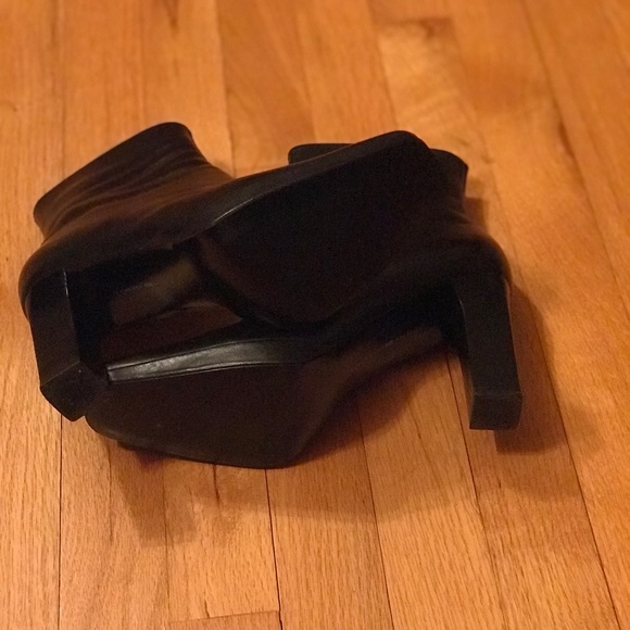 Tommy Hilfiger Leather Platform Booties, Nearly New - Picture 7 of 7